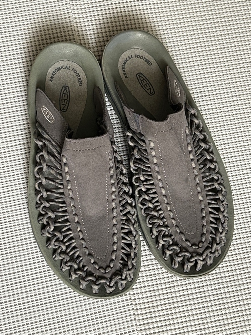 Keen Woven men  Slip-On Sandals in Light gray and Cream